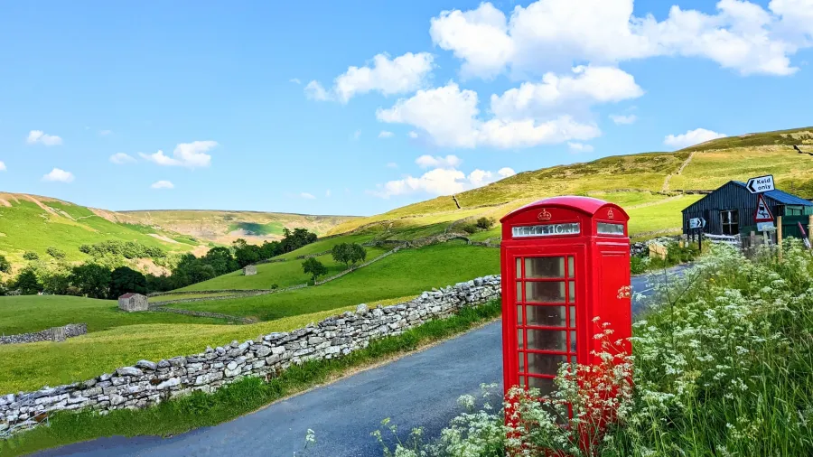 shutterstock_england_red_phone_booth